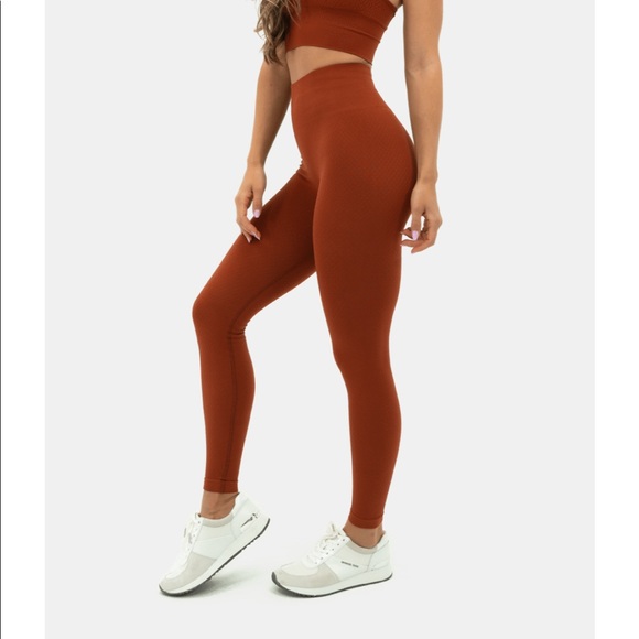 Balance Athletica Quartz Leggings- Amber - Picture 2 of 7